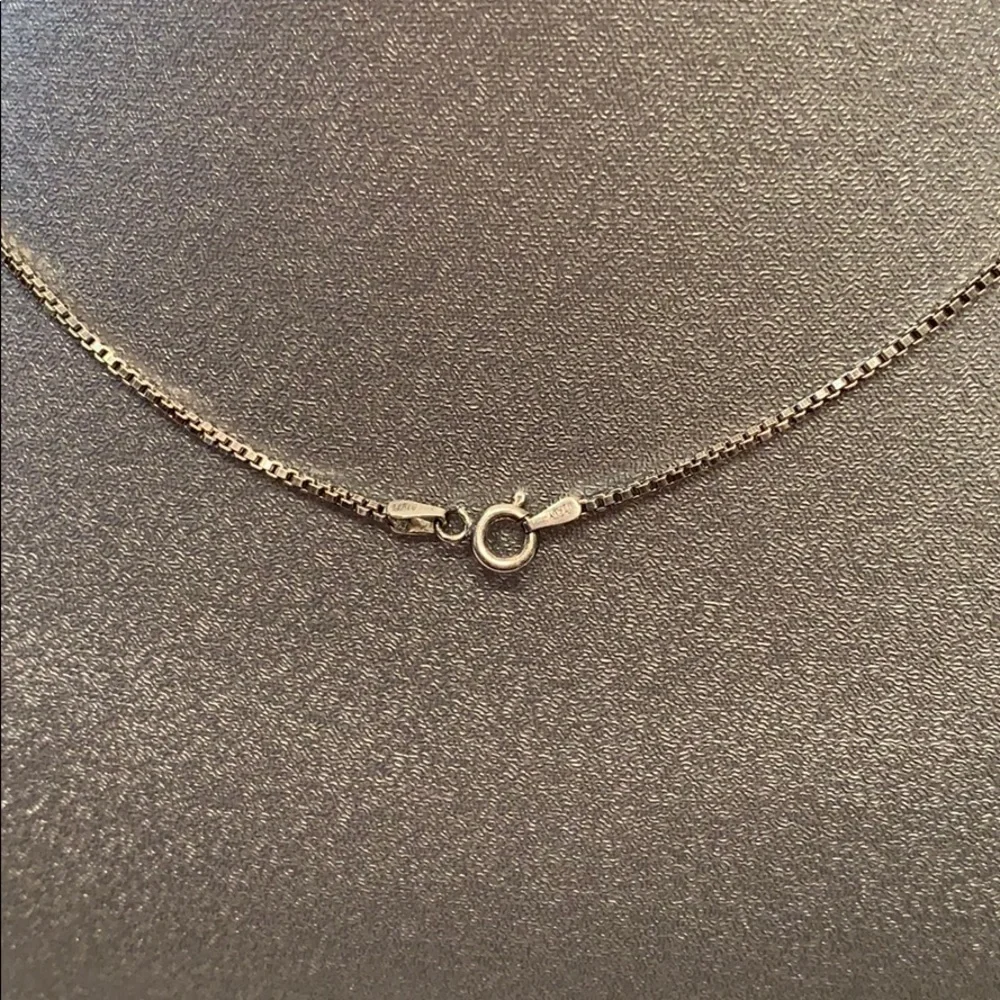 STERLING SILVER NECKLACE Floating heart charm Box chain 20” Whimsical Like new